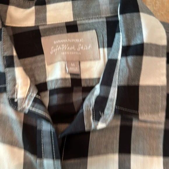 Banana Republic women’s size medium Black and White Plaid Shirt - Picture 4 of 7